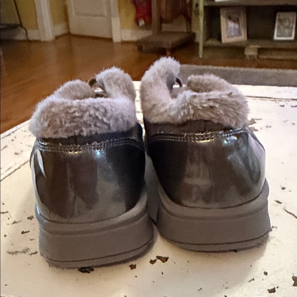 Bzees Brown Fleece-Lined Women's Shoes - Picture 4 of 8